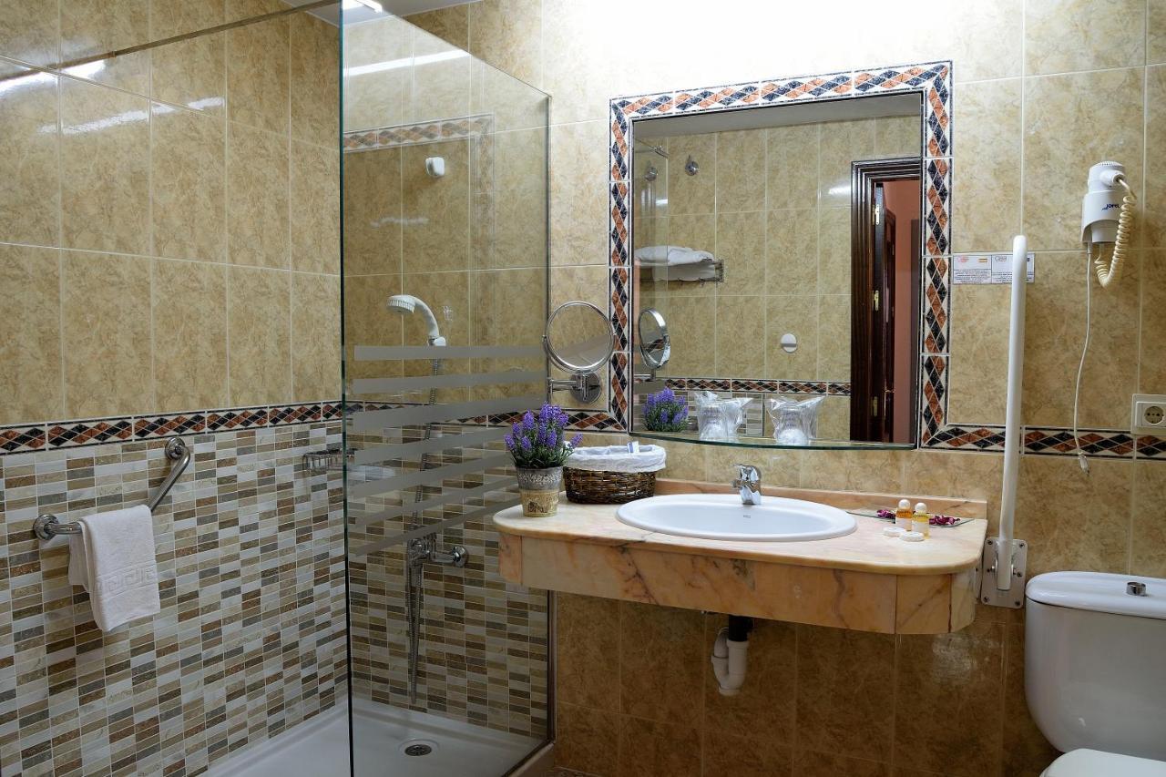Hotel Mari Carmen Гвадикс Экстерьер фото