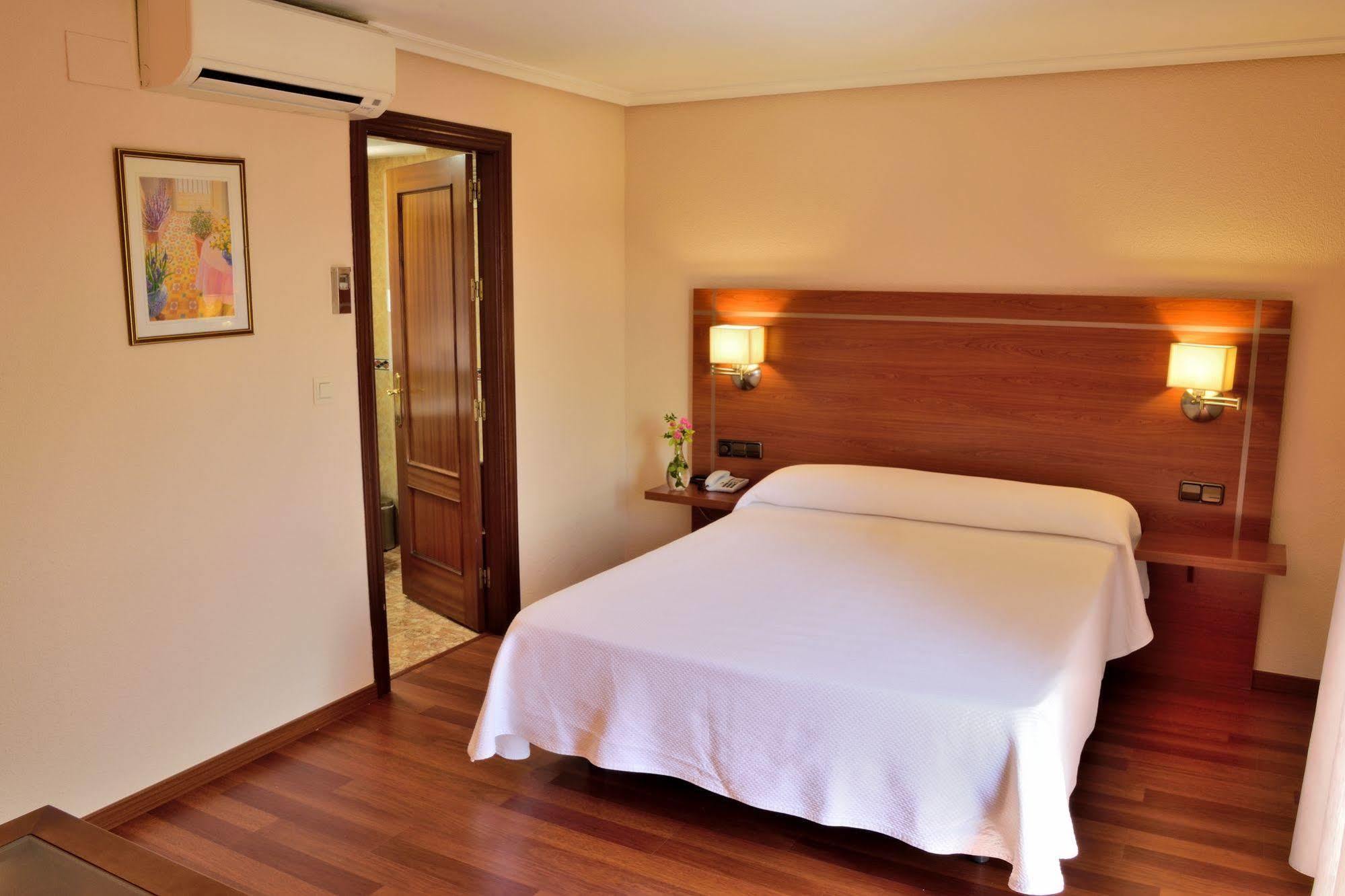 Hotel Mari Carmen Гвадикс Экстерьер фото